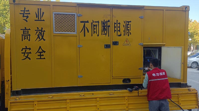 太平柴油发电机组和UPS电源配合使用时，如何避免切换过程中的电力中断？